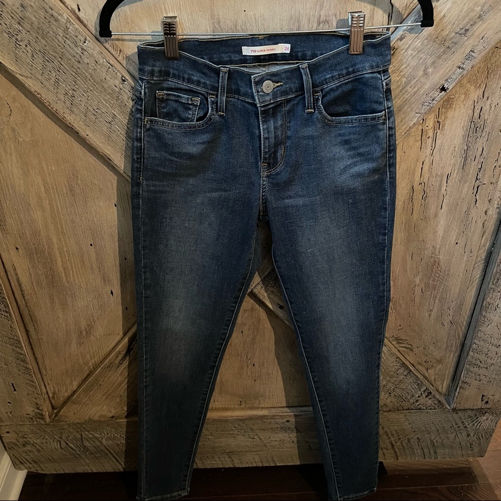Levi’s 701 mid/lowrise skinny jeans